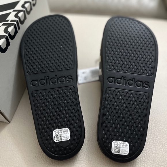 NWT - Adidas Unisex Sandals - W6M5 & W10M9 - Picture 8 of 9